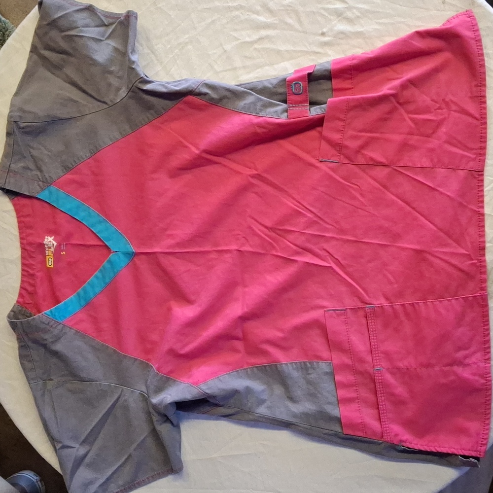 Wonder Flex Scrub Top